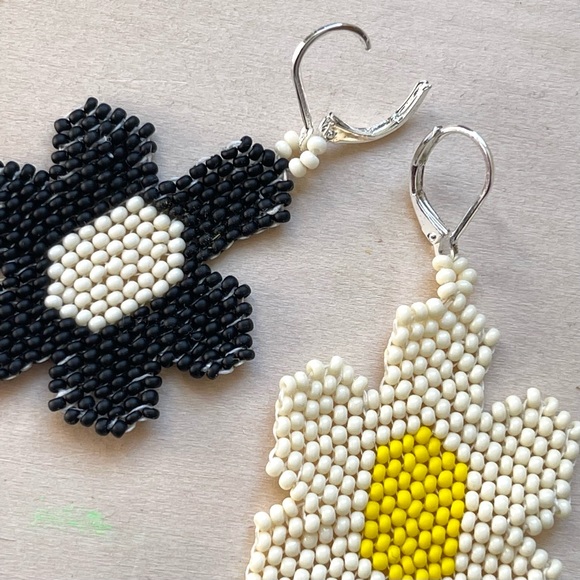 HANDMADE GLASS EARRINGS | Daisy vs Daisy Small Batch Handwoven Earrings - Picture 5 of 7